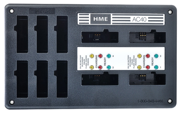 Face supérieure chargeur HME AC40A pour batteries BAT41