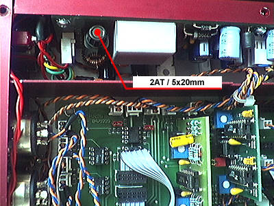 Emplacement intérieur fusible principal M3i Mx4v2s mixette 4 entrées + télécommande faders