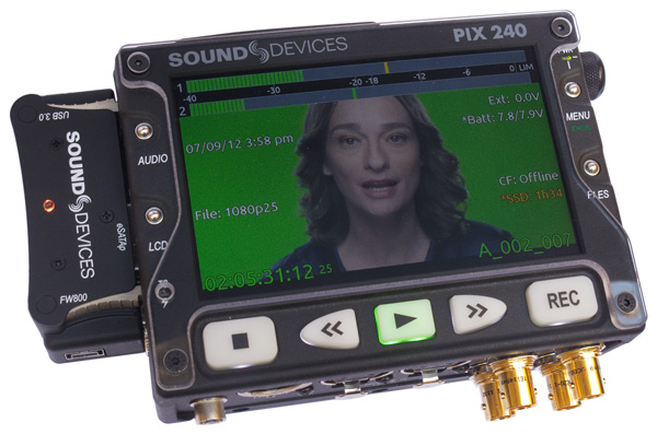SOUND DEVICES PIX-CADDY 2 supplémentaire monté sur PIX 240 (à gauche)