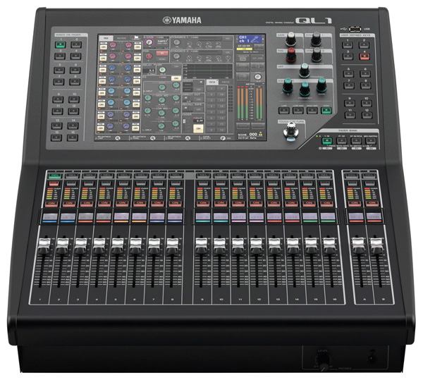 Faces avant et supérieure YAMAHA QL1 console numérique